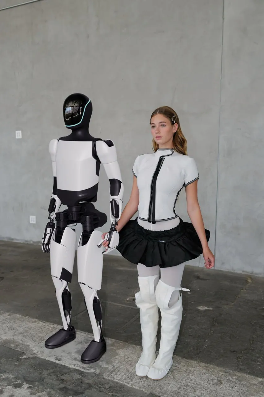 Tesla a angajat un model ucrainean de pe OnlyFans pentru promovarea roboților Optimus