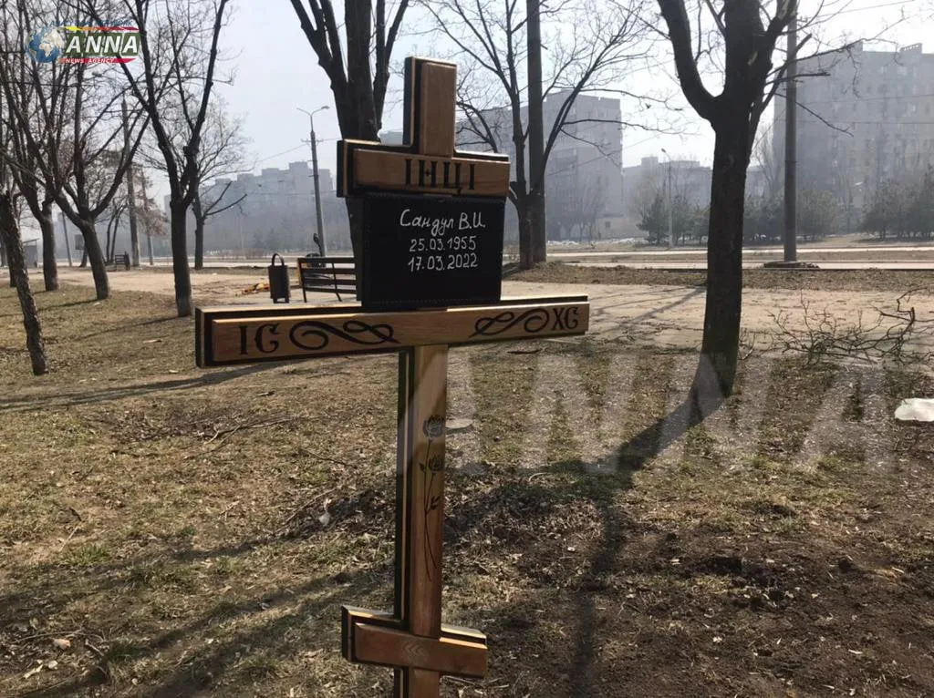 Скверы и парки Мариуполя превратились в кладбище