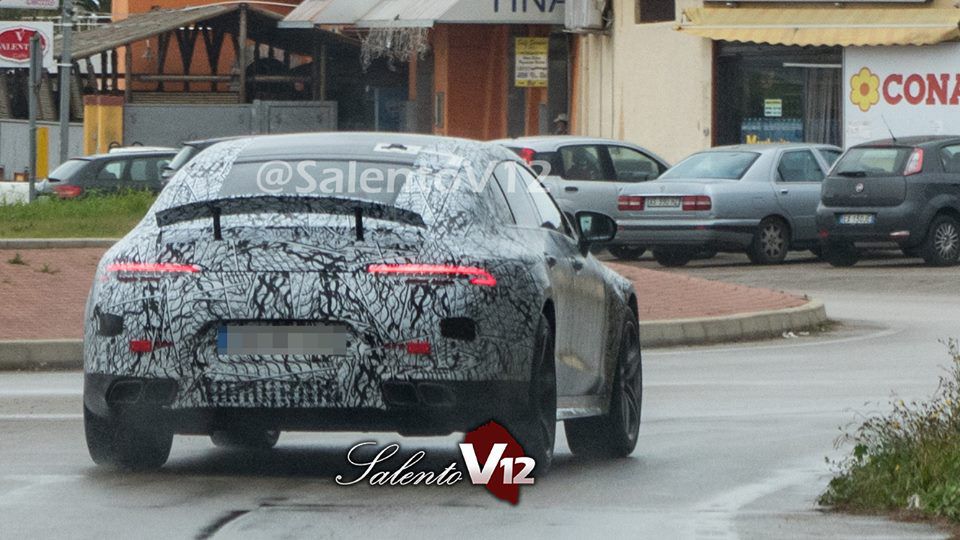 Появились фото конкурента «Панамеры» от Mercedes-AMG