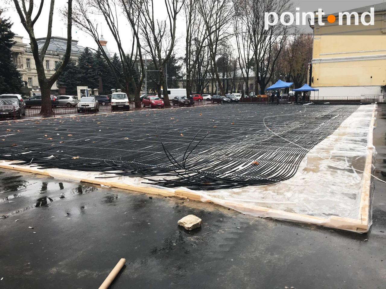 Instalarea patinoarului în Capitală: Cum au loc pregătirile