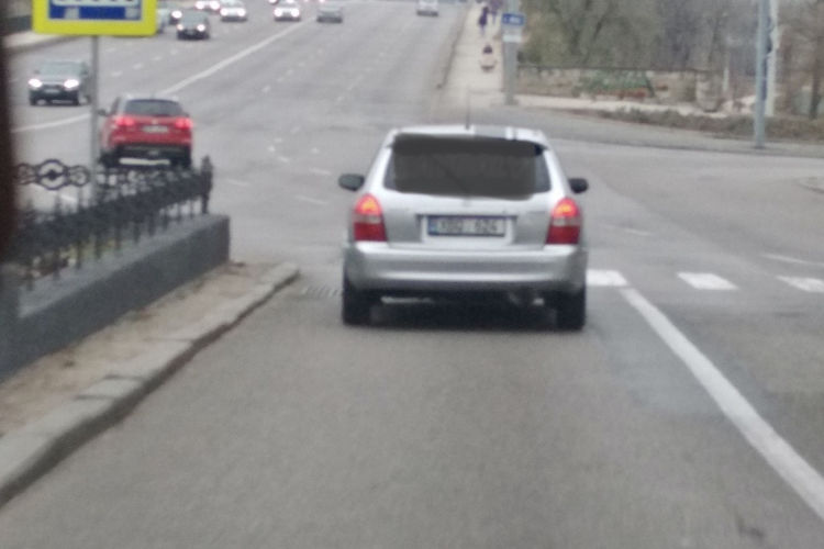 Водителей в Молдове могут наказывать за нецензурные слова на машинах