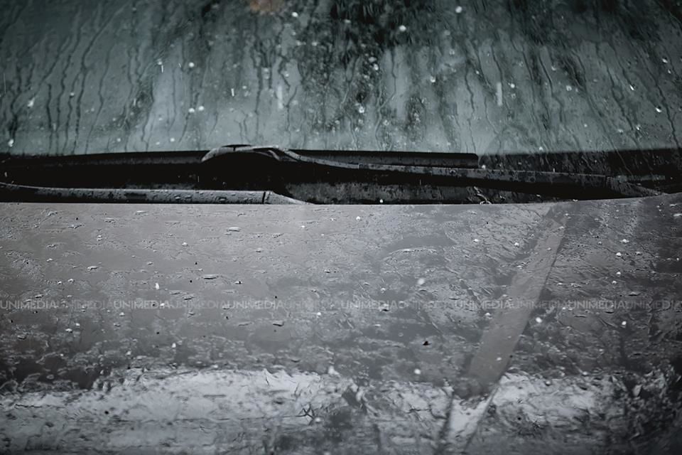 Fenomen meteo neobișnuit pentru mijlocul lui martie: A plouat cu gheață în Capitală
