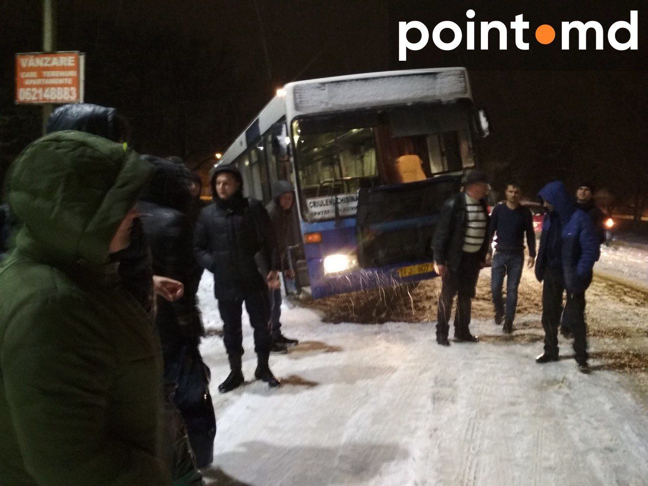 Около Чореску автобус с пассажирами угодил в кювет