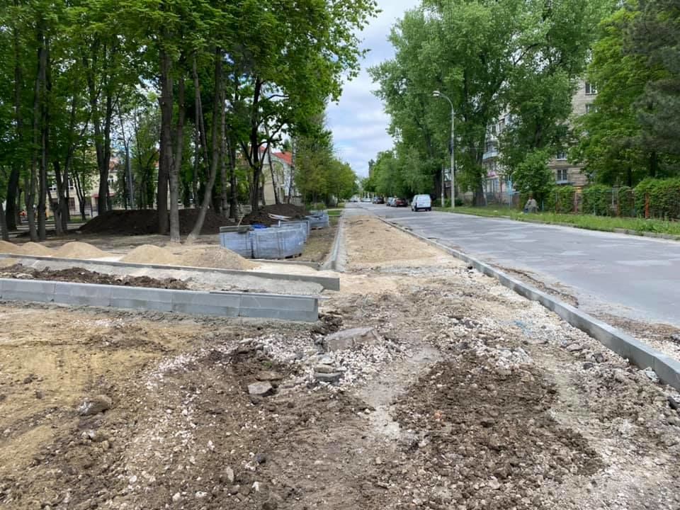 В Кишиневе продолжается ремонт сквера "Ион Пеливан"