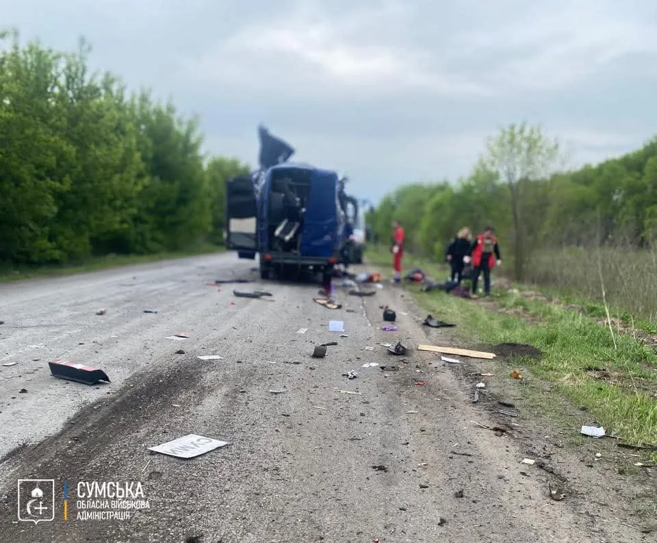 В Сумской области в результате удара по автобусу погибли 9 человек