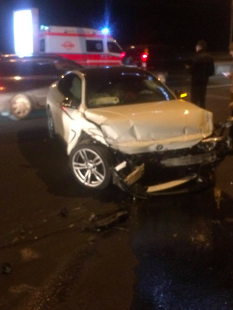 Impact violent în capitală:Un şofer, transportat la spital după ce maşina pe care o conducea s-a tamponat cu un alt vehicul