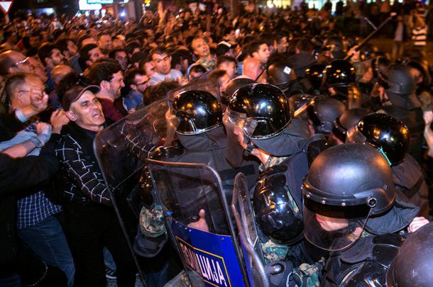 Протесты в Македонии: разгромлена канцелярия президента