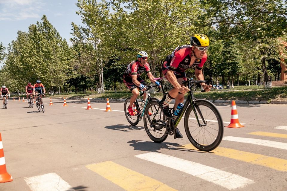 Велосипедисты из Украины и Молдовы сразились за Кубок мэра в Теплодаре