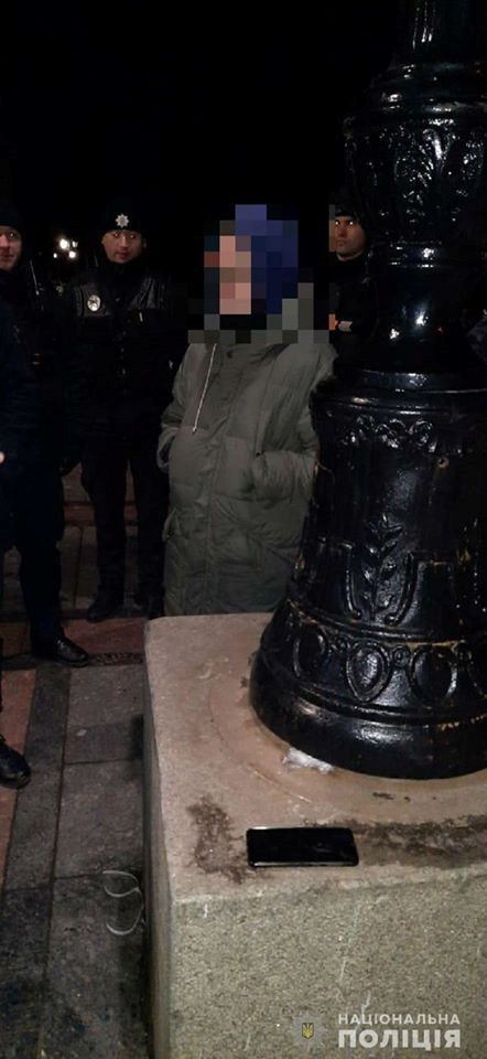 В центре Киева облили зеленкой памятник Ватутину