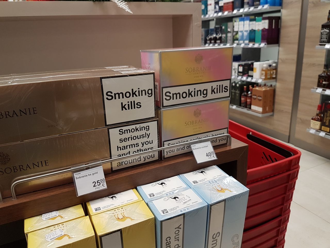 Сигареты в магазине беспошлинной торговли