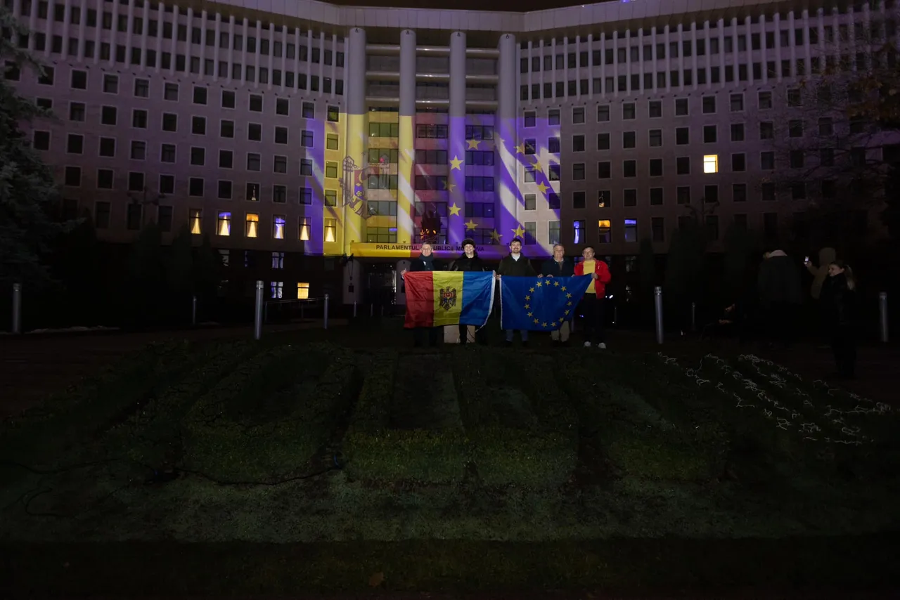 Здание Парламента подсветили цветами флага Европейского Союза
