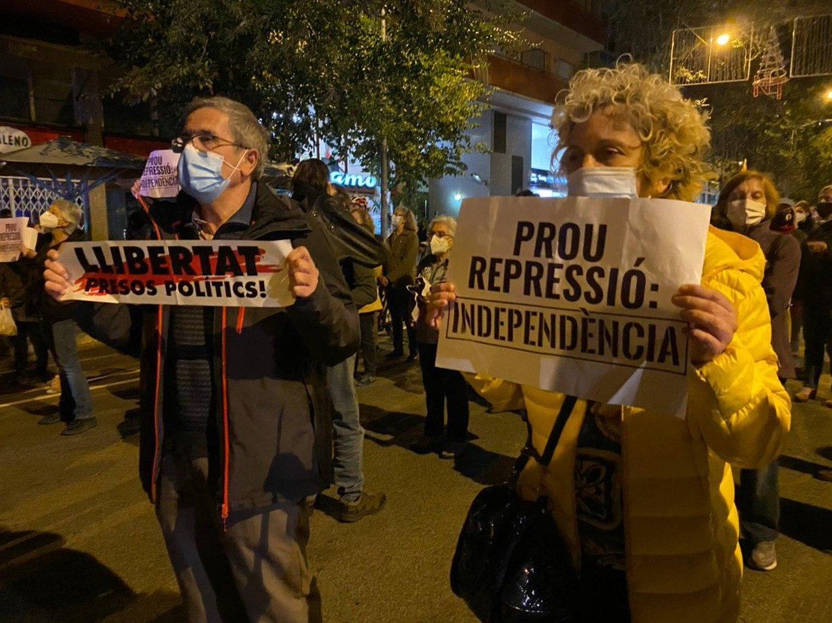 Участники протестов в Каталонии спели на русском «Калинку»