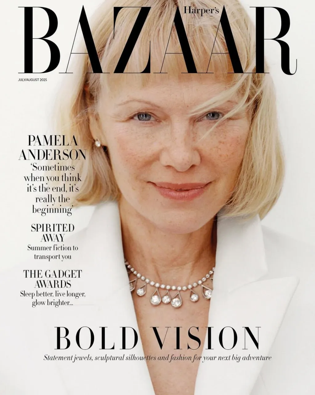 Pamela Anderson a pozat fără machiaj pentru revista Harper's Bazaar