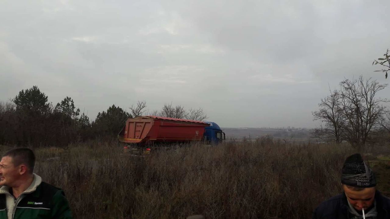 Недавно отремонтированному мосту вновь грозит разрушение