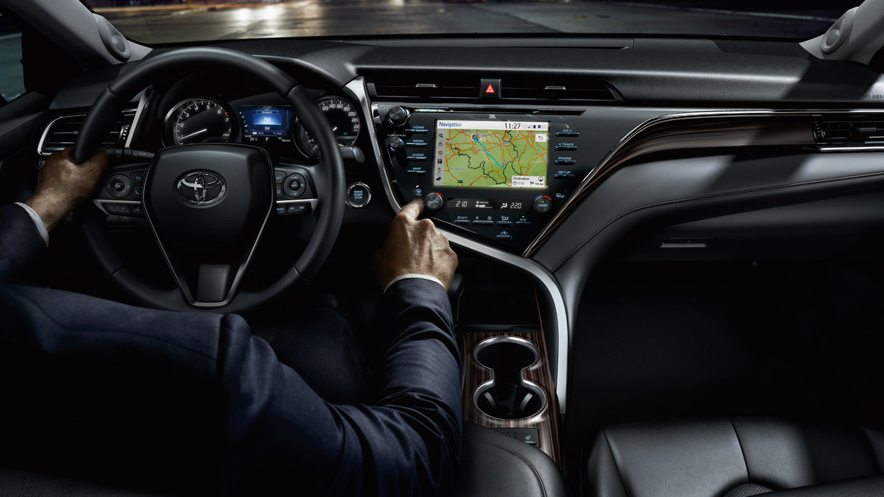 Toyota Camry: С 22 января почувствуйте все преимущества нового бизнес-седана ®