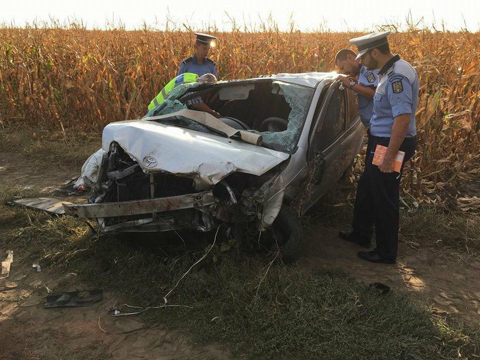 Accident cu moldoveni în România: Soţia a murit, iar soțul și copiii, grav răniți
