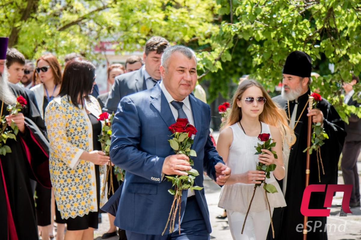 Памятную доску Волонтиру открыли без особых торжеств