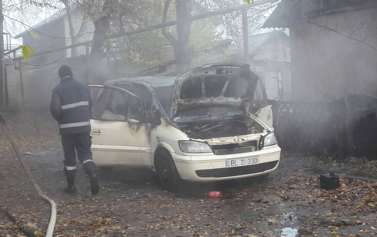 В Бельцах в районе консульства Румынии сгорел автомобиль