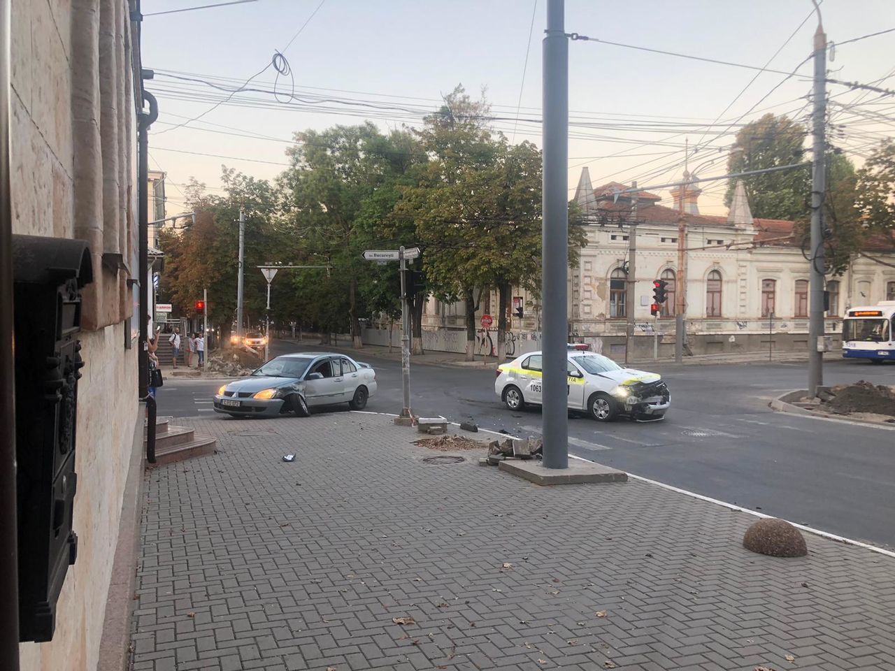 В столице произошла авария с участием полицейской машины