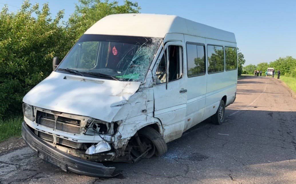 Автобус, который вез людей на акцию ДПМ, попал в ДТП в Шолдэнештах
