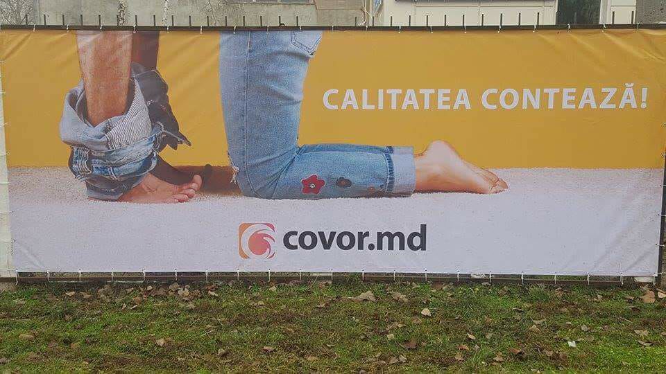 Sexism sau publicitate la covoare. Panourile care au stârnit reacții aprinse