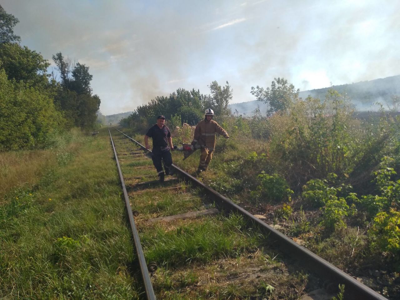 Крупный очаг возгорания травы потушили пожарные в Унгенах