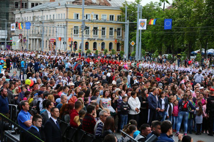 9 мая в Кишиневе станцевали самую большую хору
