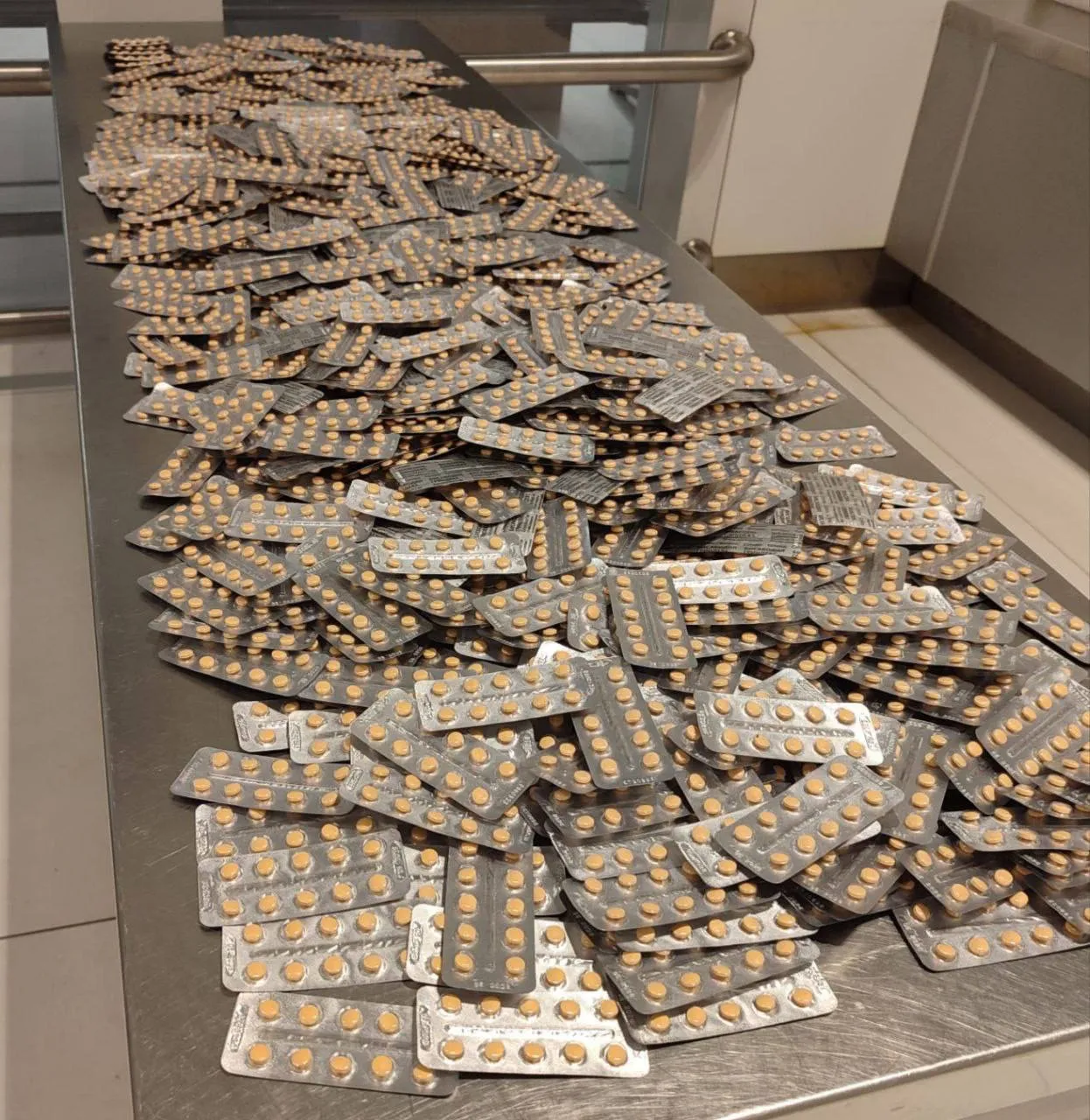 В аэропорту Кишинева у гражданки Израиля конфисковали незадекларированные таблетки