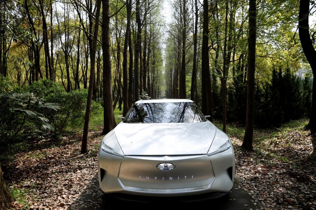 Концепт электроседана от Infiniti показали на фото