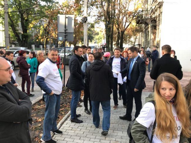 Журналисты протестуют перед Высшим советом магистратуры