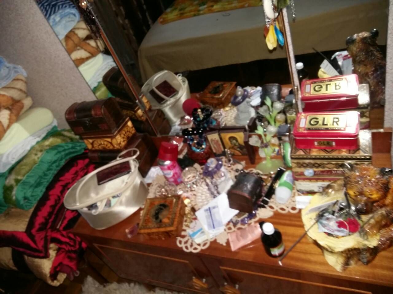 Jaf în casa unui bătrân: A sustras bani și bijuterii de 97.000 de lei