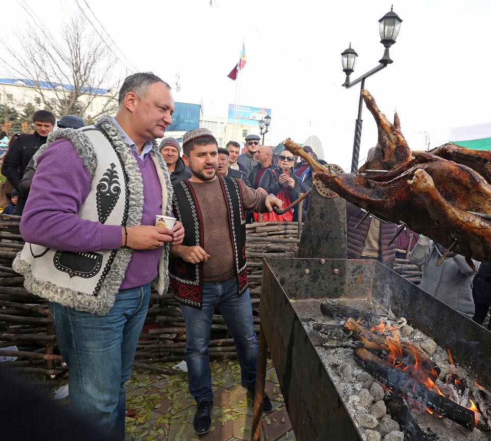 Додон: Гагаузия является примером для других регионов Молдовы в части налаживания сотрудничества со странами