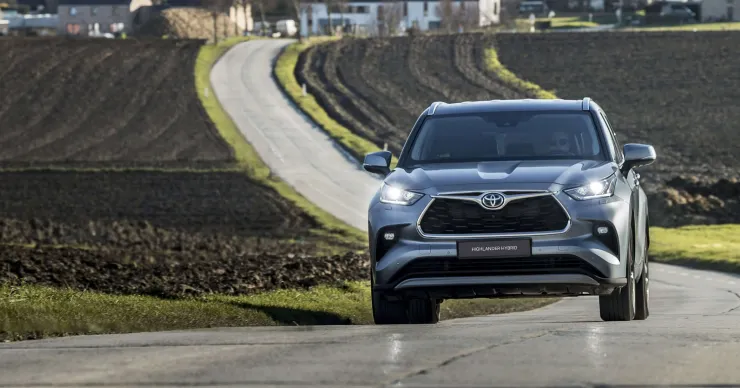 Toyota: 7-местный Highlander Hybrid с выгодой 2 000 USD