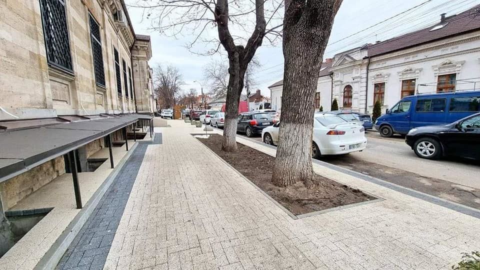 В историческом центре столицы продолжается ремонт тротуаров и улиц