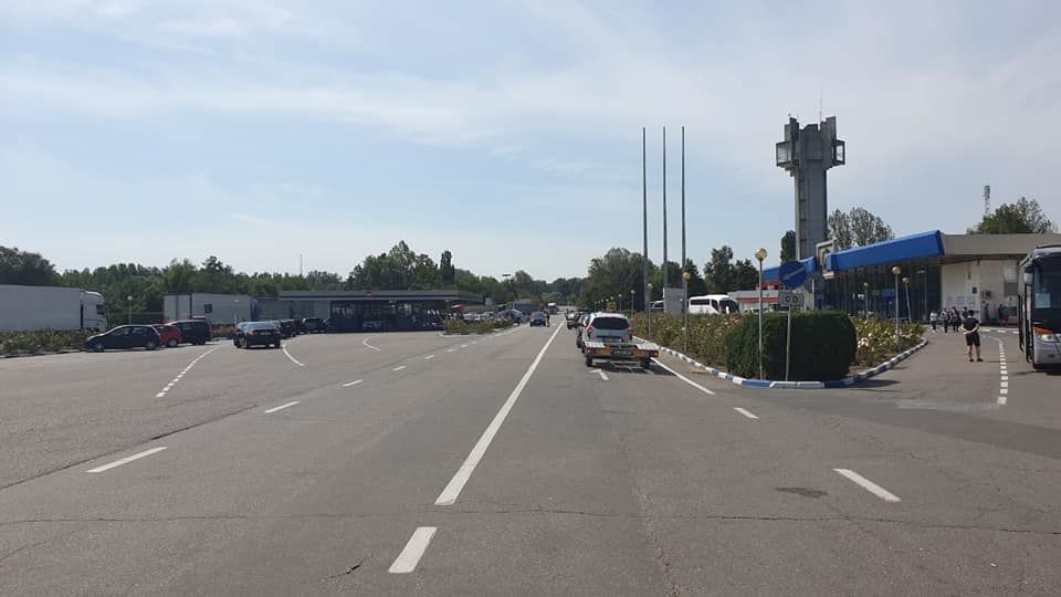 На пропускном пункте “Леушень” образовались очереди