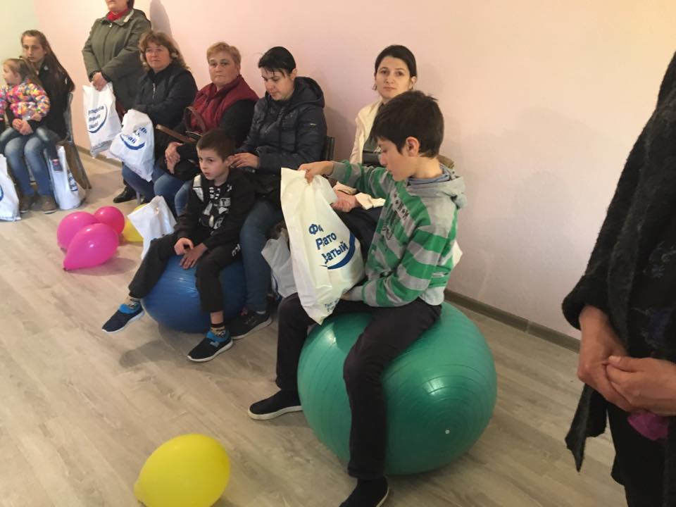 Более 7000 пасхальных подарков раздали волонтеры фонда Усатого
