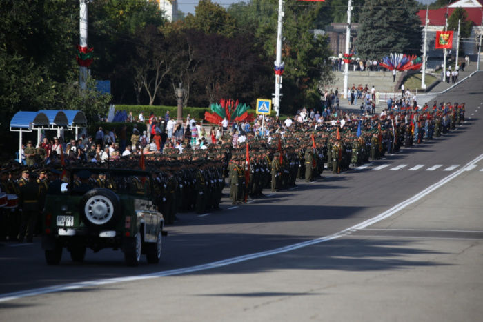 Regiunea transnistreană sărbătorește „ziua republicii” cu o paradă militară