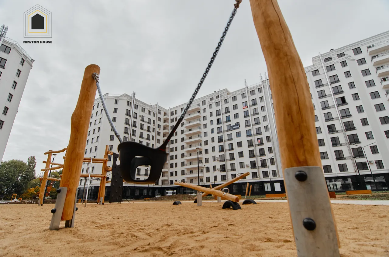 Newton House: Единственный ЖК с комнатой «baby-care» во дворе дома