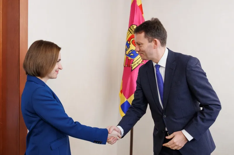 Санду поблагодарила евродепутатов за рекомендацию о начале переговоров с ЕС