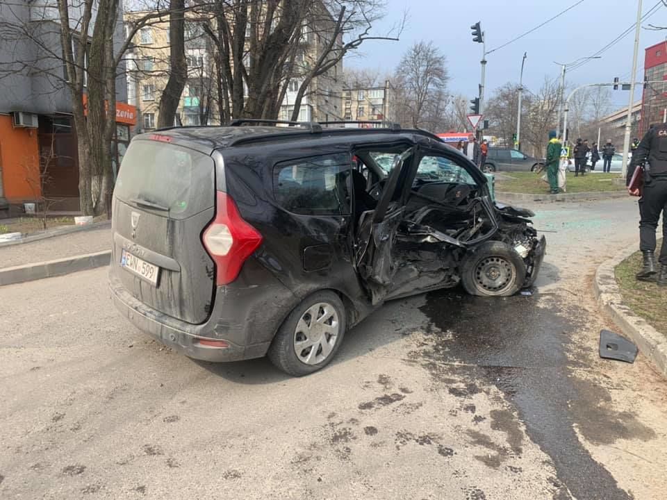 В аварии на Рышкановке пострадали четыре человека