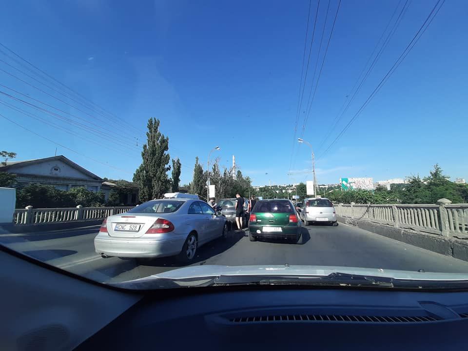 В Кишиневе на ул. Измаил столкнулись шесть автомобилей