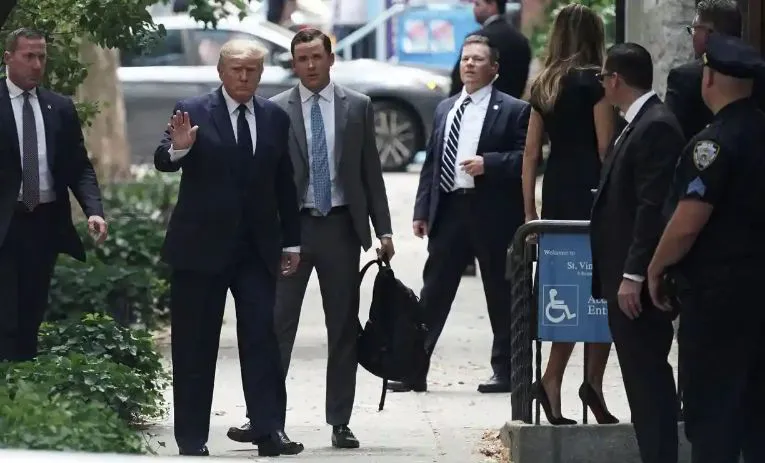 Дональд и Меланья Трамп простились с бывшей женой экс-президента США Иваной