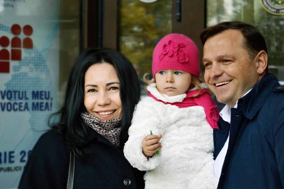 Andrei Năstase alături de fiica sa de Crăciun