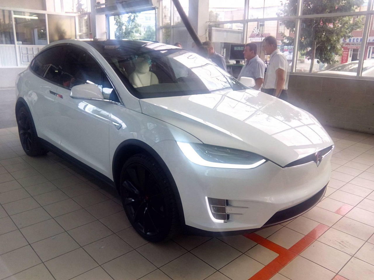 Первый Tesla Model X замечен в Кишиневе