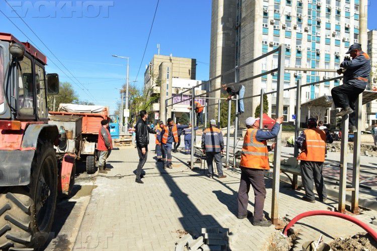На «новой» остановке транспорта на бульваре Штефана чел Маре установили старые сиденья