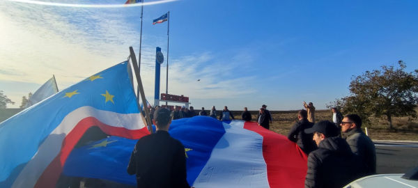 Участники автопробега в поддержку Стояногло заблокировали въезд в Гагаузию