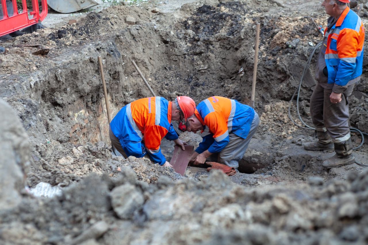 В Киеве массово лопнули трубы после подачи горячей воды