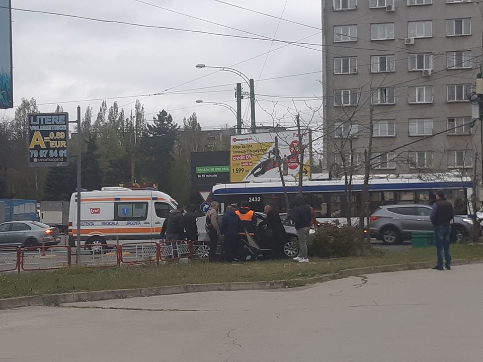 В ДТП на Ботанике пострадали женщина и двое детей
