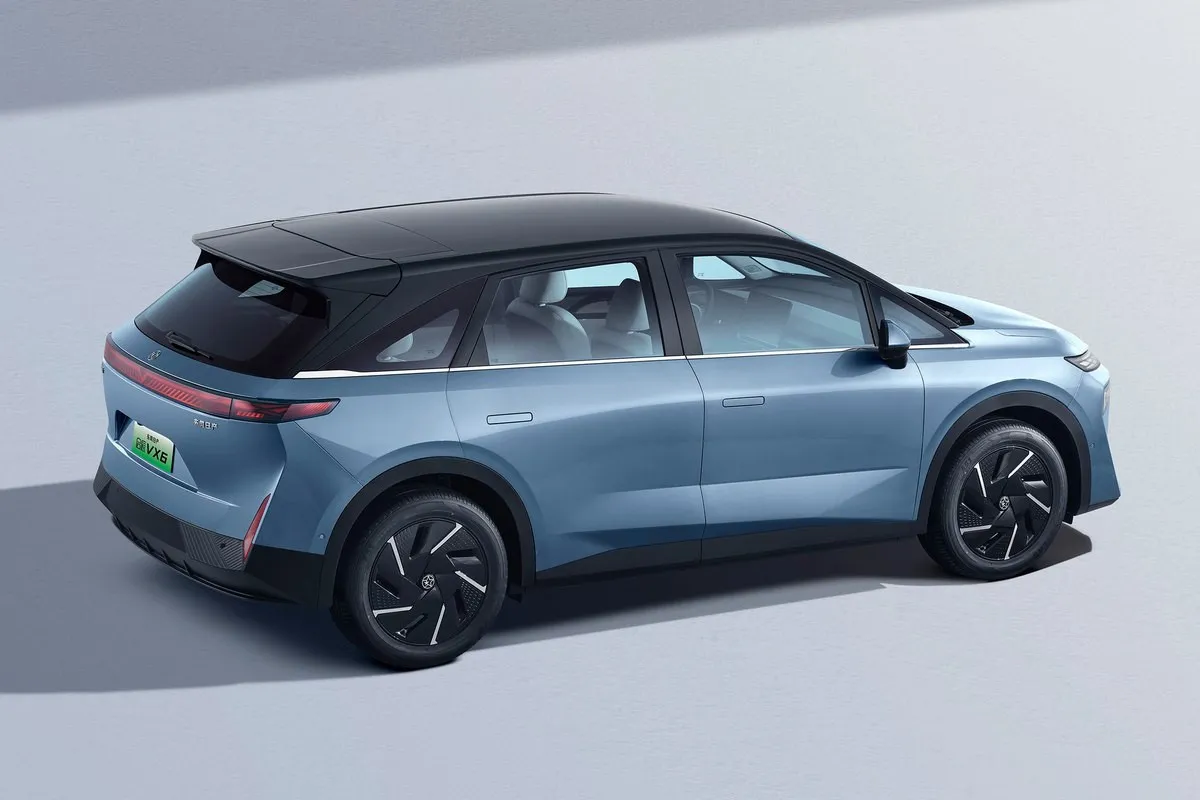 Cемейный электрокроссовер от Nissan рассекретили до премьеры
