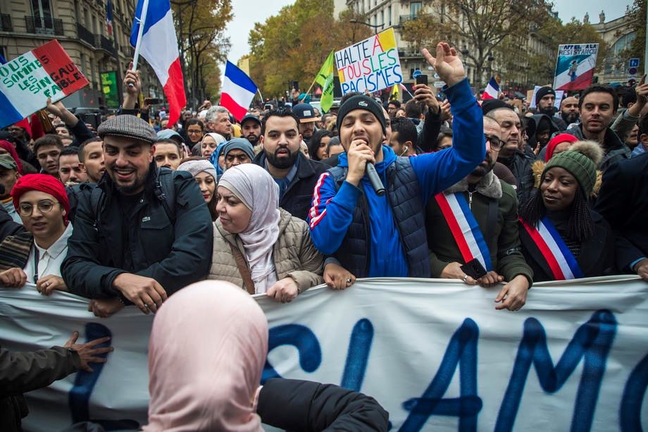 В Париже состоялся марш против исламофобии